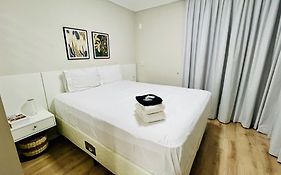 Flat Jardins proximo Oscar Freire em Edificio com Servicos Apto 107